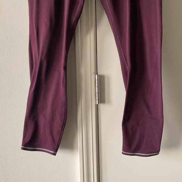 Athleta Run Free Auberge Legging / Size L - Picture 4 of 9